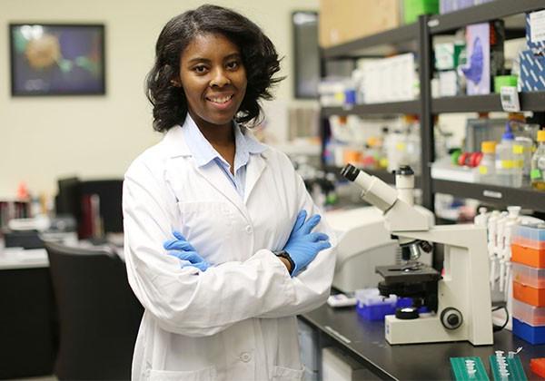 Student in Bioscience Lab